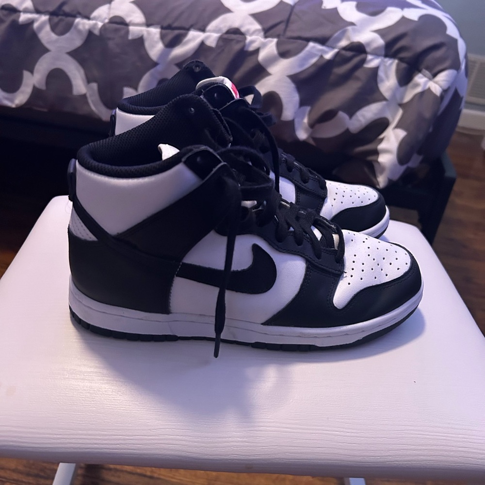 Nike Black and White Women's Sneakers